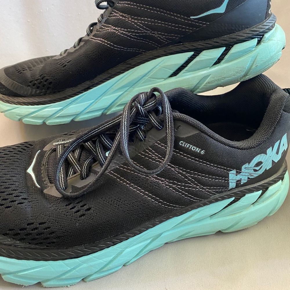 Hoka One One women’s Clifton 6 black and aqua